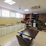 Siyav Hotel